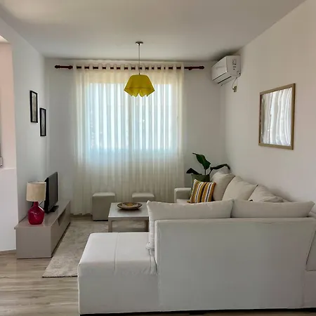 Apartment Cityscape 4- Gem *